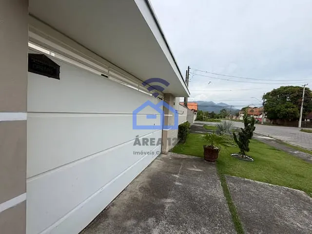 Sobrado 3 quartos e 2 banheiros, à venda, no bairro Jardim das Gaivotas em Caraguatatuba