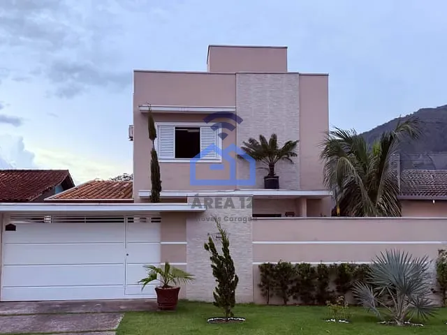 Sobrado 3 quartos e 2 banheiros, à venda, no bairro Jardim das Gaivotas em Caraguatatuba