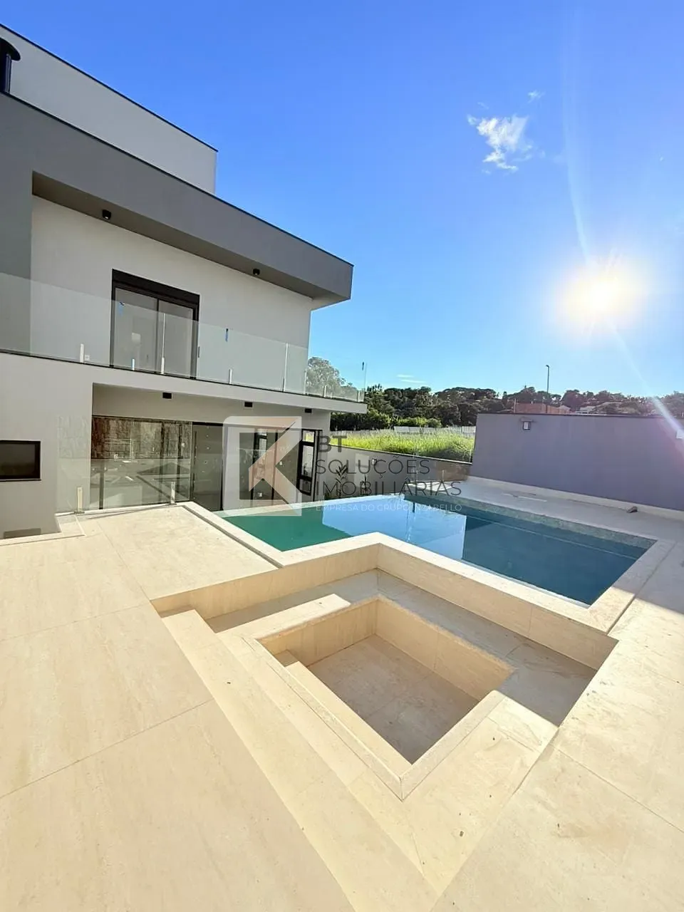Sobrado, 3 quartos, 327 m² - Foto 1
