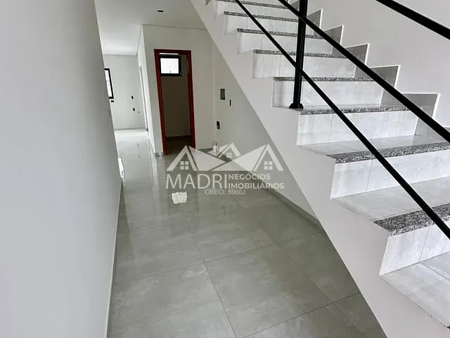 Sobrado com 142m² 3 quartos e 3 banheiros, à venda, no bairro Colônia Santana em São José