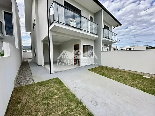 Sobrado com 142m² 3 quartos e 3 banheiros, à venda, no bairro Colônia Santana em São José