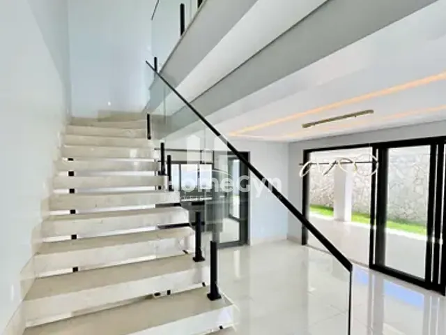 Sobrado 4 quartos e 6 banheiros, para alugar, no bairro Alphaville Flamboyant Residencial Araguaia em Goiânia