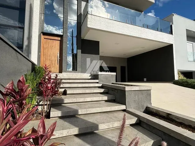 Sobrado 3 quartos e 5 banheiros, à venda, no bairro Colônia Dona Luíza em PONTA GROSSA
