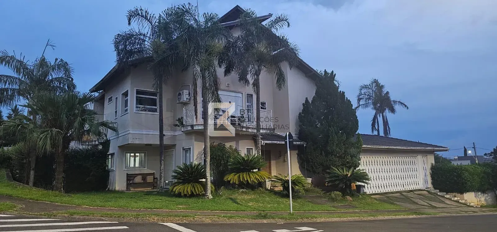 Sobrado, 3 quartos, 324 m² - Foto 1