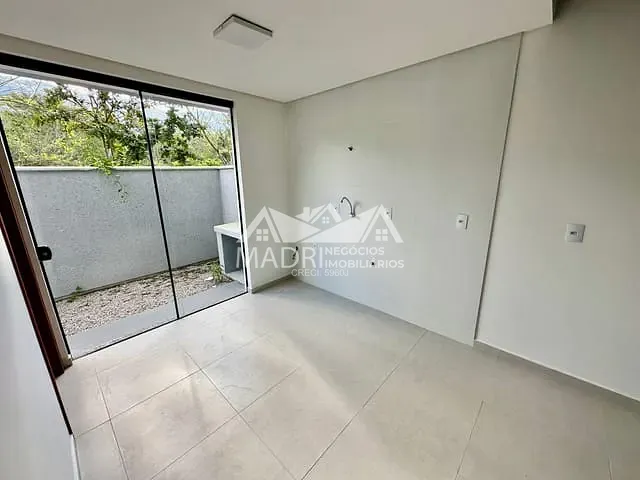 Sobrado 3 quartos e 3 banheiros, à venda, no bairro Forquilhas em São José
