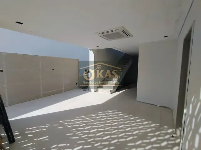 Sobrado com 304m² 4 quartos e 6 banheiros, à venda, no bairro Fazenda Rodeio em Mogi das Cruzes