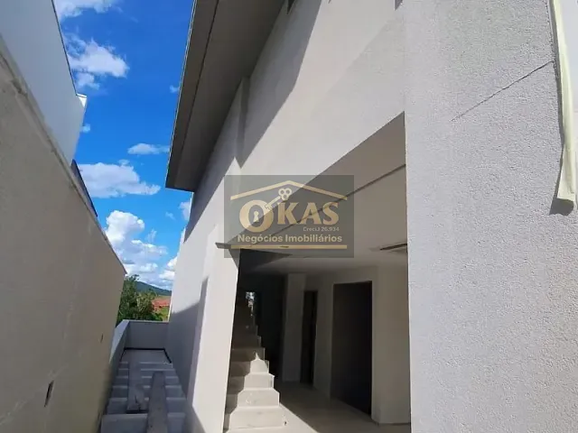 Sobrado com 304m² 4 quartos e 6 banheiros, à venda, no bairro Fazenda Rodeio em Mogi das Cruzes