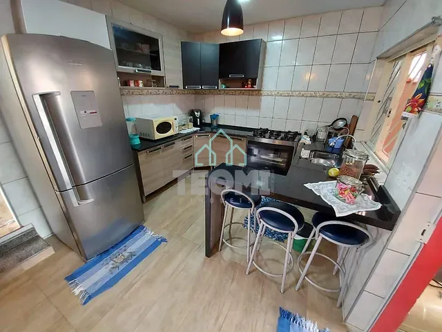 Sobrado com 250m² 4 quartos e 3 banheiros, à venda, no bairro Jardim Sandra Maria em Taubaté
