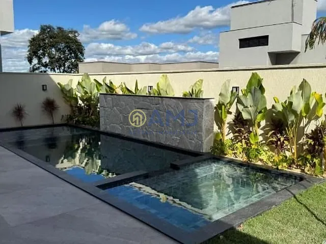 Sobrado com 441m² 4 quartos e 5 banheiros, à venda, no bairro Residencial Goiânia Golfe Clube em Goiânia