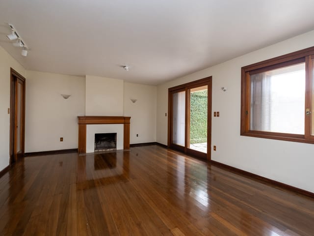 Foto do Casa - Sobrado para Locação nas Três Vendas – 3 Dormitórios (1 Suíte), 350m² e até 5 Vagas em Excelente Localização, Pelotas/RS | UP Imóveis