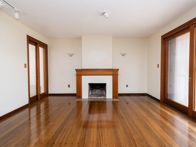 Foto do Casa - Sobrado para Locação nas Três Vendas – 3 Dormitórios (1 Suíte), 350m² e até 5 Vagas em Excelente Localização, Pelotas/RS | UP Imóveis