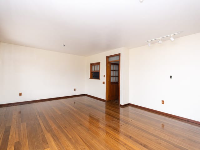 Foto do Casa - Sobrado para Locação nas Três Vendas – 3 Dormitórios (1 Suíte), 350m² e até 5 Vagas em Excelente Localização, Pelotas/RS | UP Imóveis