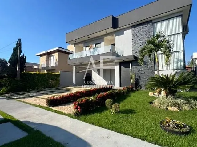 Sobrado com 450m² 3 quartos e 5 banheiros, à venda, no bairro Pinhão em Taubaté