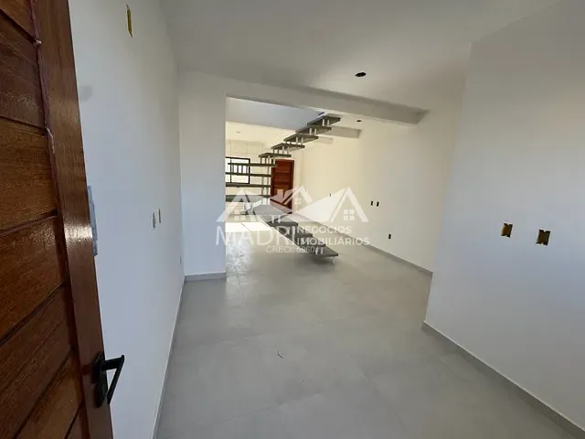Sobrado com 125m² 2 quartos e 3 banheiros, à venda, no bairro Guarda do Cubatão em Palhoça
