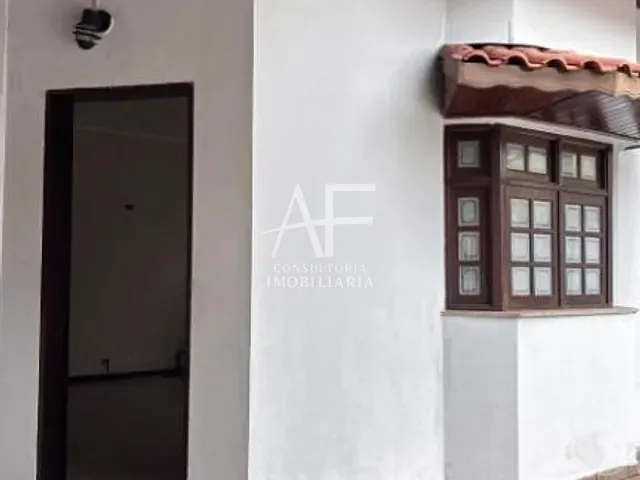Sobrado com 250m², à venda, no bairro Esplanada Independência em Taubaté
