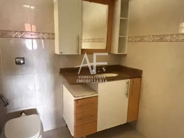 Sobrado com 250m², à venda, no bairro Esplanada Independência em Taubaté