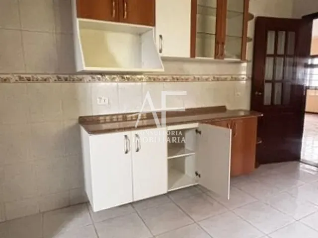 Sobrado com 250m², à venda, no bairro Esplanada Independência em Taubaté