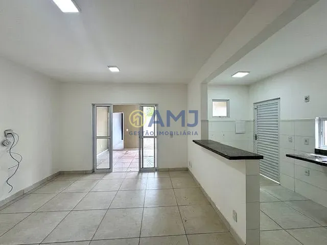 Sobrado com 150m² 3 quartos e 2 banheiros, à venda, no bairro Setor Serra Dourada em Aparecida de Goiânia