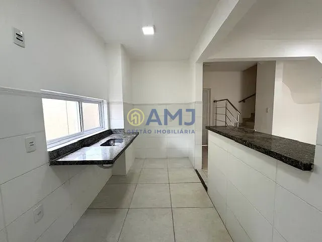 Sobrado com 150m² 3 quartos e 2 banheiros, à venda, no bairro Setor Serra Dourada em Aparecida de Goiânia