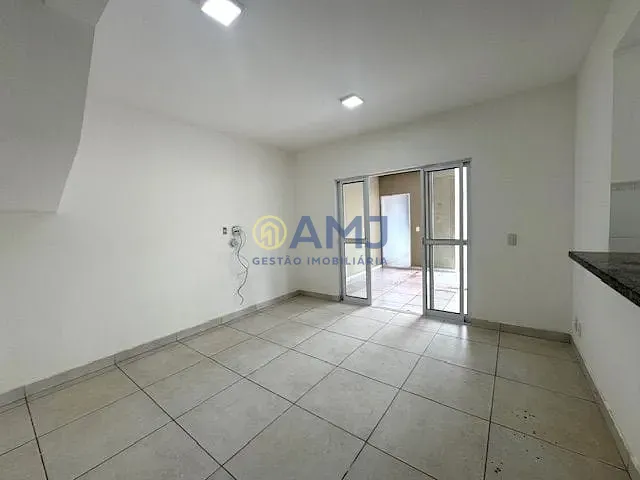 Sobrado com 150m² 3 quartos e 2 banheiros, à venda, no bairro Setor Serra Dourada em Aparecida de Goiânia