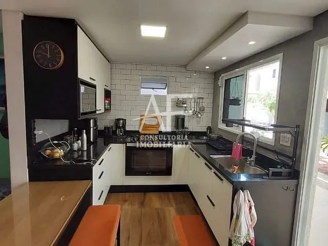 Sobrado com 126m² 3 quartos e 2 banheiros, à venda, no bairro Condomínio Jardins do Parque Amendoeiras em Taubaté