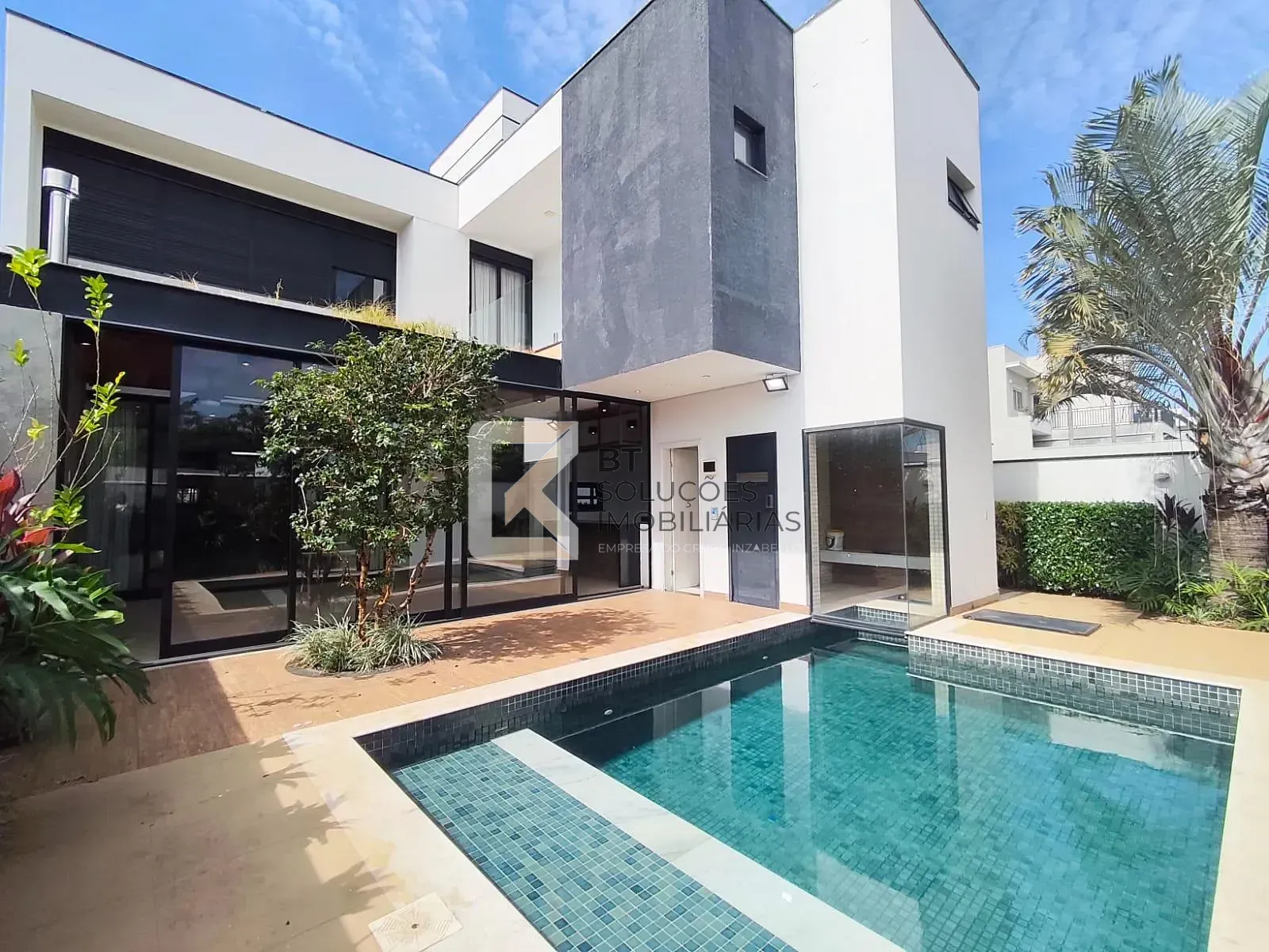 Sobrado, 5 quartos, 320 m² - Foto 1