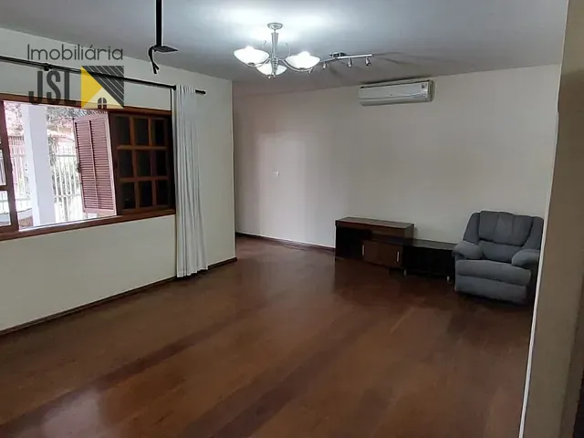 Sobrado com 390m² 6 quartos e 1 banheiro, à venda, no bairro Vila Resende em Caçapava