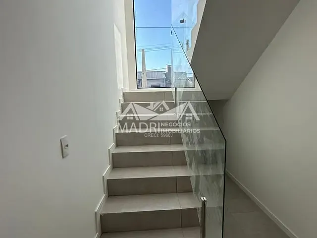 Sobrado 3 quartos e 3 banheiros, à venda, no bairro Potecas em São José
