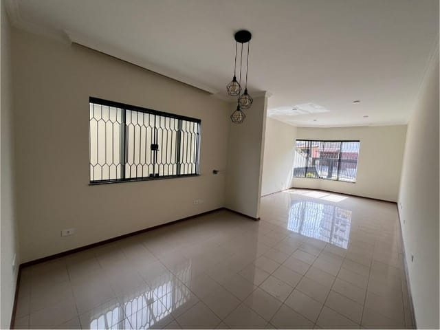 Foto do Sobrado - Sobrado para locação na Vila Zelina com 220m², 3 dormitórios (1 suíte), quintal, 3 vagas, sala de jantar, living, lavabo e despensa | Sanches Imobiliária VIP
