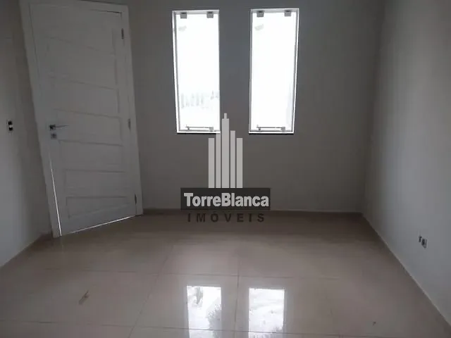 Sobrado com 107m² 3 quartos e 3 banheiros, à venda, no bairro Uvaranas em Ponta Grossa