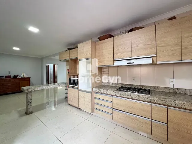 Sobrado com 140m² 3 quartos e 2 banheiros, para alugar, no bairro Jardim Europa em Goiânia