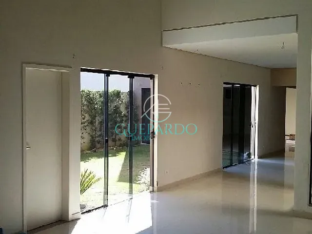 Sobrado com 300m² 3 quartos e 5 banheiros, à venda, no bairro Esperança em Londrina