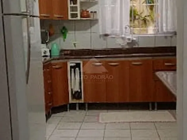 Sobrado com 200m² 3 quartos e 2 banheiros, à venda, no bairro Vila Assis Brasil em Mauá