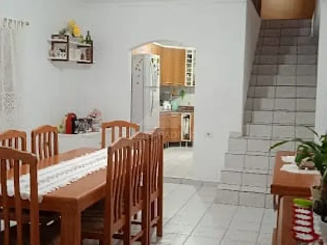 Sobrado com 200m² 3 quartos e 2 banheiros, à venda, no bairro Vila Assis Brasil em Mauá