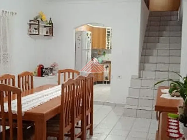 Sobrado com 200m² 3 quartos e 2 banheiros, à venda, no bairro Vila Assis Brasil em Mauá