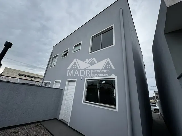Sobrado com 100m² 2 quartos e 1 banheiro, à venda, no bairro Bela Vista em Palhoça