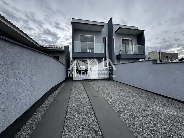 Sobrado com 100m² 2 quartos e 1 banheiro, à venda, no bairro Bela Vista em Palhoça