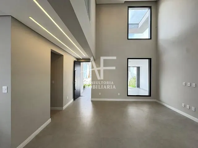 Sobrado com 360m² 4 quartos e 5 banheiros, à venda, no bairro Estiva em Taubaté