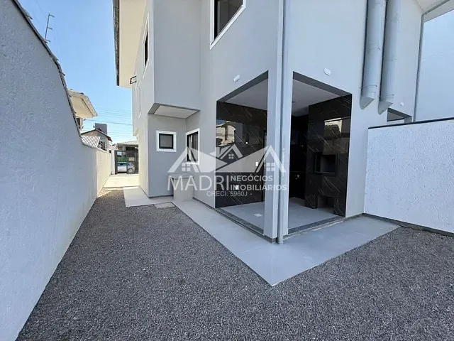 Sobrado com 170m² 3 quartos e 1 banheiro, à venda, no bairro Pagani em Palhoça