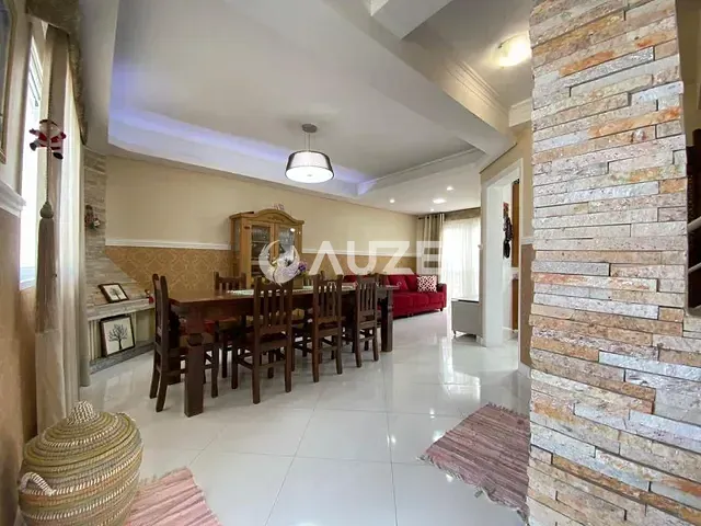 Sobrado com 130m² 3 quartos e 3 banheiros, à venda, no bairro Hauer em Curitiba