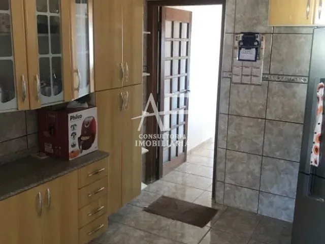 Sobrado com 330m² 3 quartos e 4 banheiros, à venda, no bairro Jardim Gurilândia em Taubaté