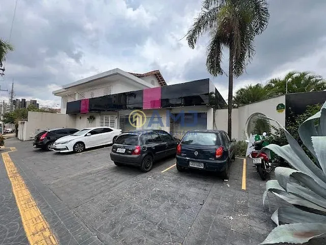 Sobrado com 688m² 5 quartos e 6 banheiros, à venda, no bairro Setor Marista em Goiânia