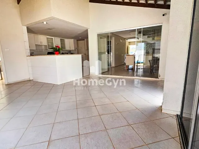 Sobrado 4 quartos e 4 banheiros, para alugar, no bairro Jardins Madri em Goiânia