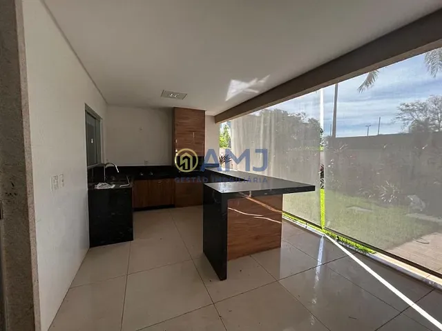 Sobrado com 500m² 3 quartos e 5 banheiros, à venda, no bairro Condomínio do Lago em Goiânia