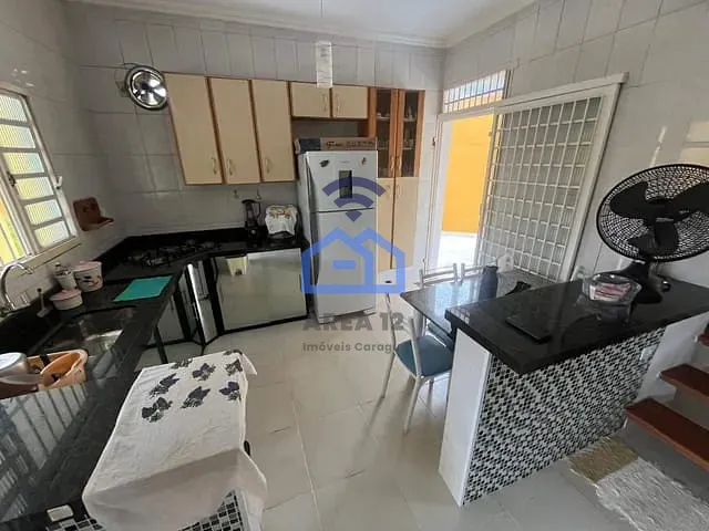 Sobrado com 250m² 3 quartos e 2 banheiros, para alugar, no bairro Martim de Sá em Caraguatatuba