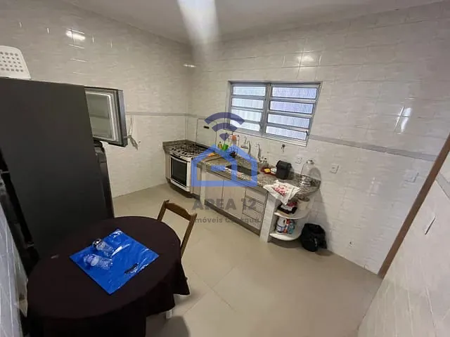 Sobrado com 249m² 3 quartos e 2 banheiros, para alugar, no bairro Indaiá em Caraguatatuba
