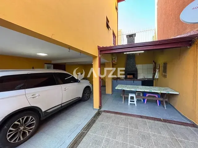 Sobrado com 240m² 3 quartos e 3 banheiros, à venda, no bairro Cajuru em Curitiba
