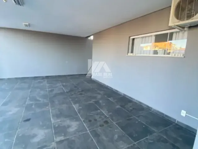 Sobrado 3 quartos e 3 banheiros, à venda, no bairro Uvaranas em Ponta Grossa