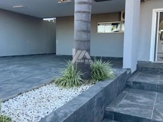 Sobrado 3 quartos e 3 banheiros, à venda, no bairro Uvaranas em Ponta Grossa