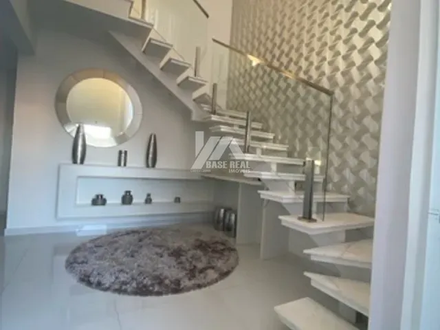 Sobrado 3 quartos e 3 banheiros, à venda, no bairro Uvaranas em Ponta Grossa